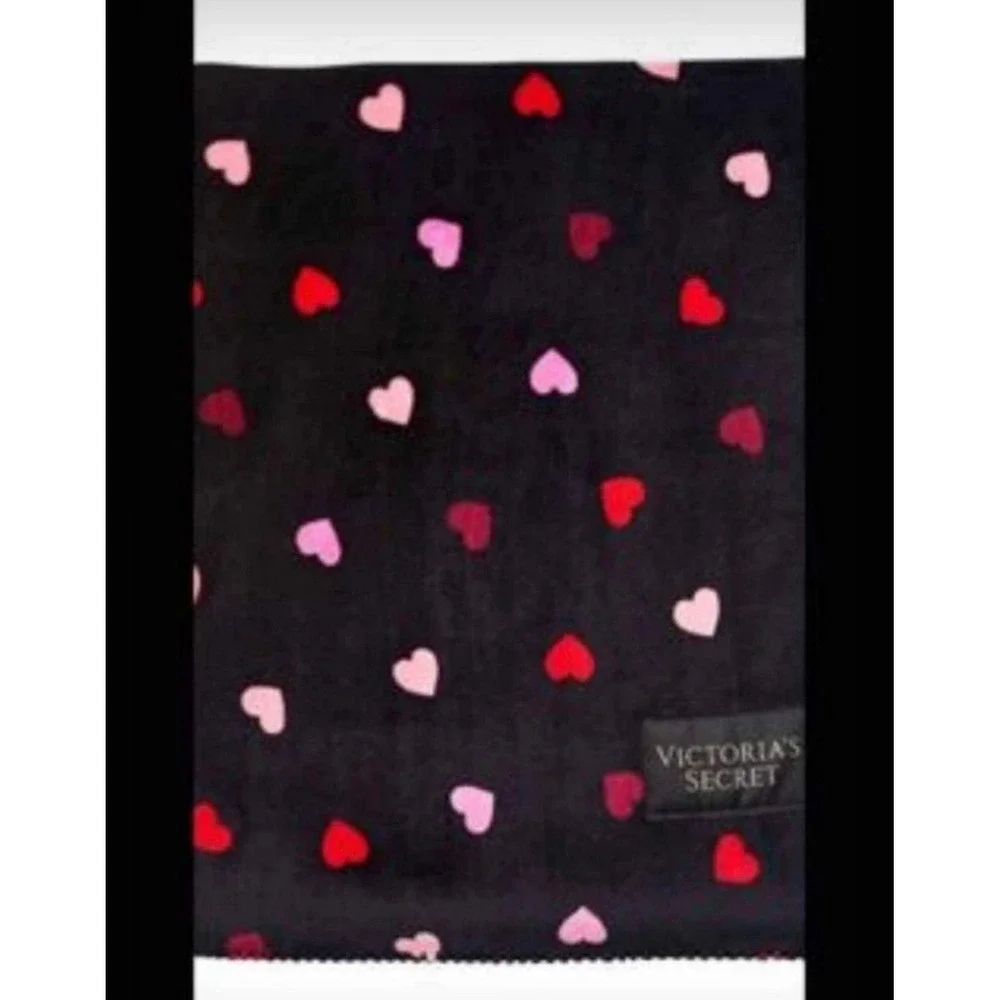 Victoria's Secret Throw Blanket Heart Print Plush Soft Logo Patch New